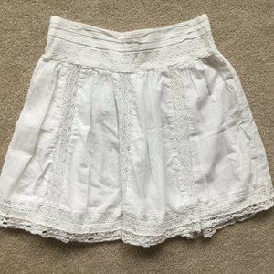 American Eagle white lacy skirt M